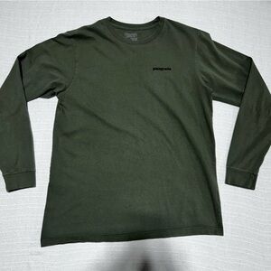 Men’s Patagonia P-6 Long Sleeve Tee Medium Green